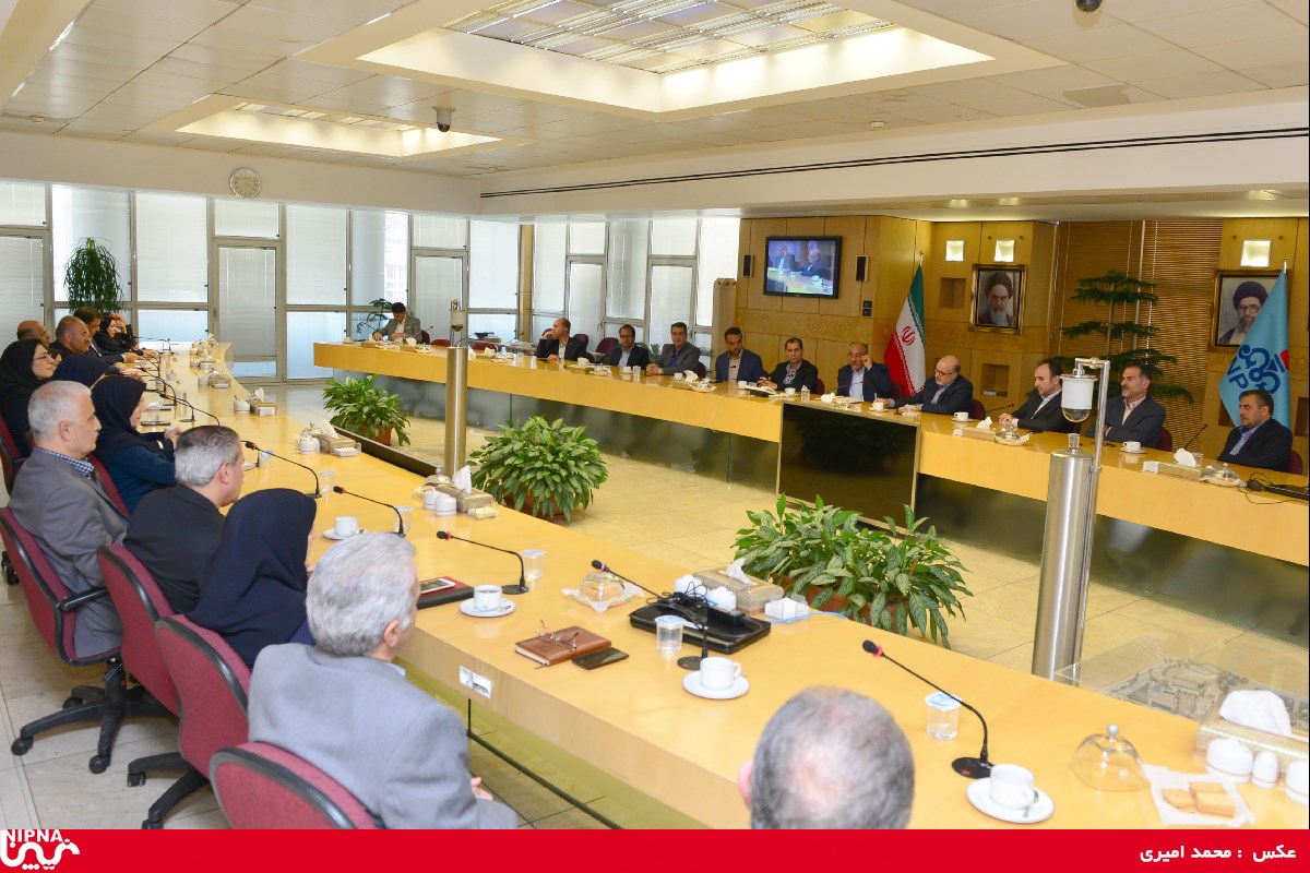 آیین معارفه سرپرست جدید مدیریت برنامه ریزی و توسعه شرکت ملی صنایع پتروشیمی – 98/5/2 21