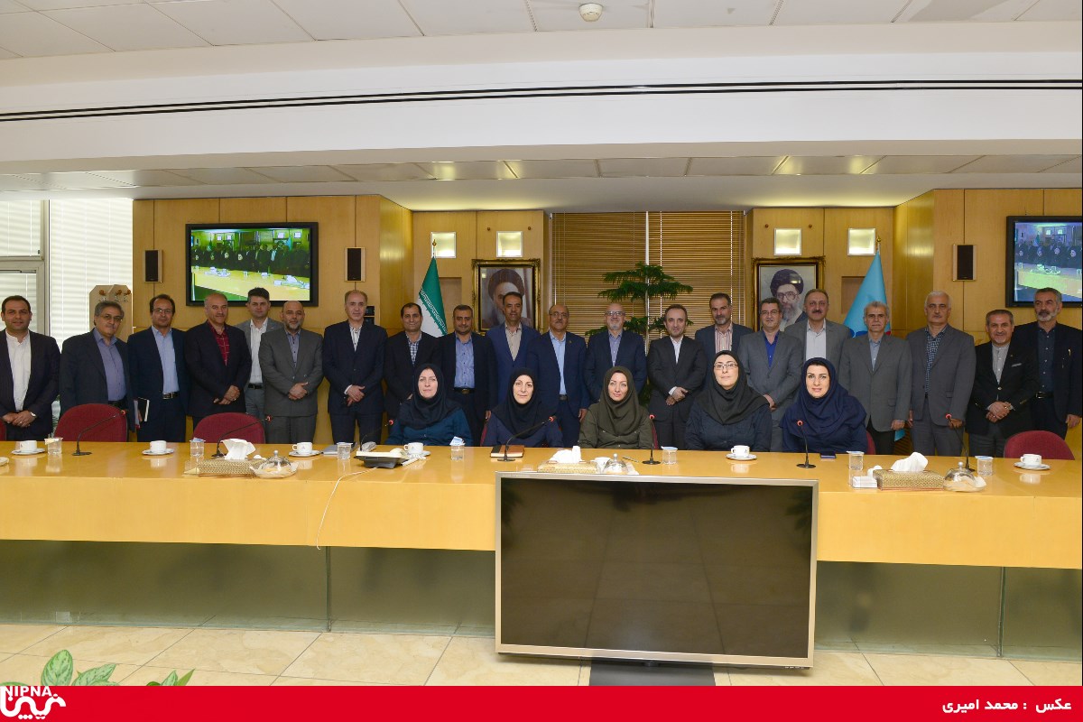 آیین معارفه سرپرست جدید مدیریت برنامه ریزی و توسعه شرکت ملی صنایع پتروشیمی – 98/5/2 26