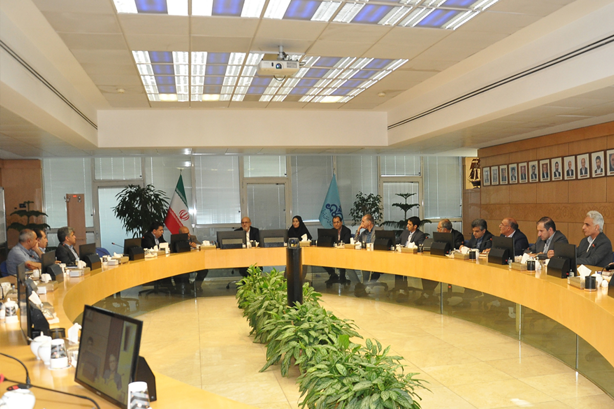 جلسه هم اندیشی مدیر عامل شرکت ملی صنایع پتروشیمی با مدیران عامل طرح های سلمان فارسی،توسعه انتخاب ،مهر پترو کیمیا،کوروش،هیرسا پلیمر،نفت و گاز رضوی وسازه های صنعتی آذران 3