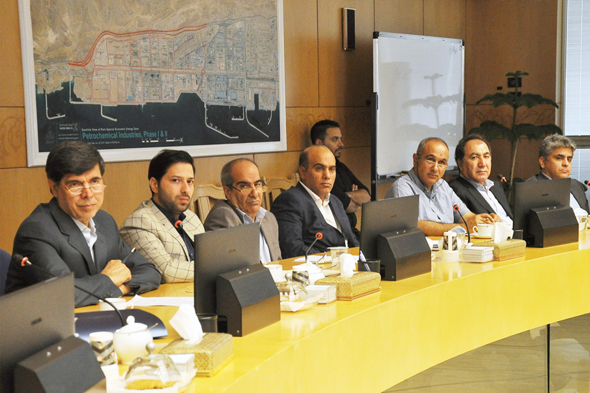 جلسه هم اندیشی مدیر عامل شرکت ملی صنایع پتروشیمی با مدیران عامل طرح های سلمان فارسی،توسعه انتخاب ،مهر پترو کیمیا،کوروش،هیرسا پلیمر،نفت و گاز رضوی وسازه های صنعتی آذران 9