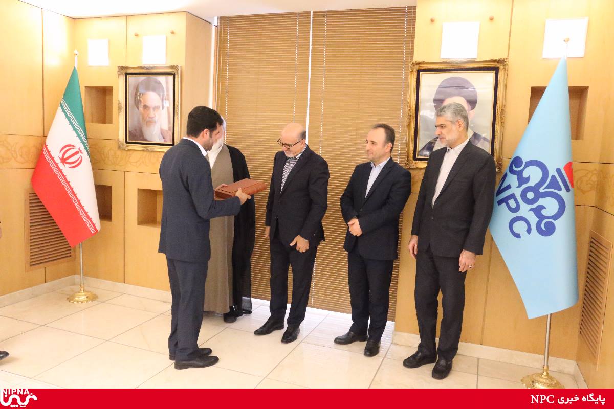 آیین تکریم ومعارفه رییس کل روابط عمومی شرکت ملی صنایع پتروشیمی 8