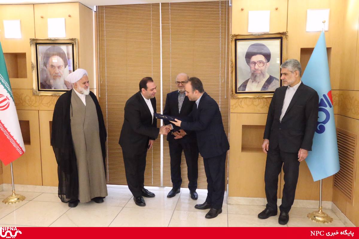 آیین تکریم ومعارفه رییس کل روابط عمومی شرکت ملی صنایع پتروشیمی 12