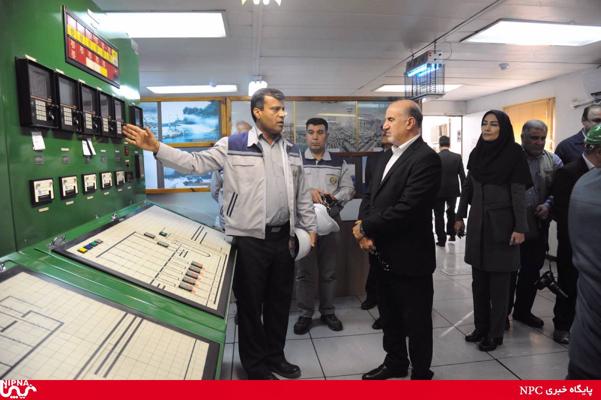 بازدید معاون وزیر و مدیر عامل شرکت ملی صنایع پتروشیمی از تاسیسات صنعت نفت در خارک 5