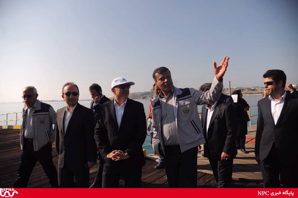 بازدید معاون وزیر و مدیر عامل شرکت ملی صنایع پتروشیمی از تاسیسات صنعت نفت در خارک 9