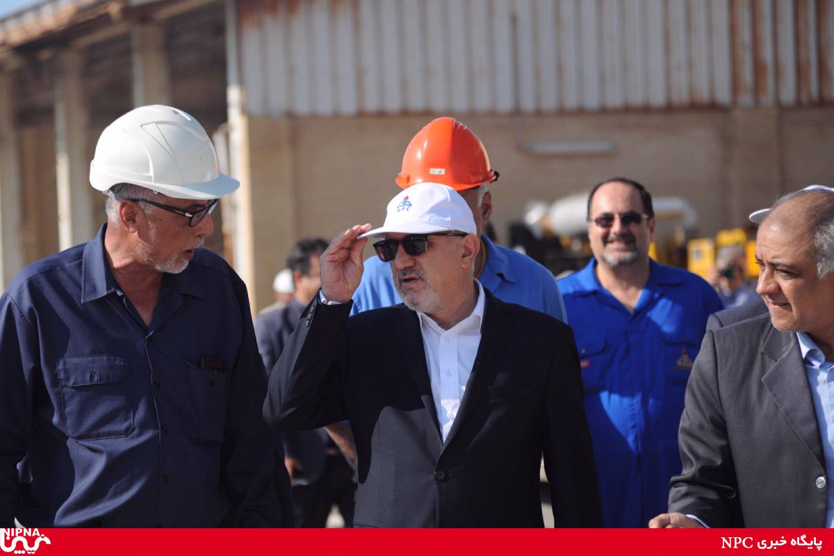 بازدید معاون وزیر و مدیر عامل شرکت ملی صنایع پتروشیمی از تاسیسات صنعت نفت در خارک 15