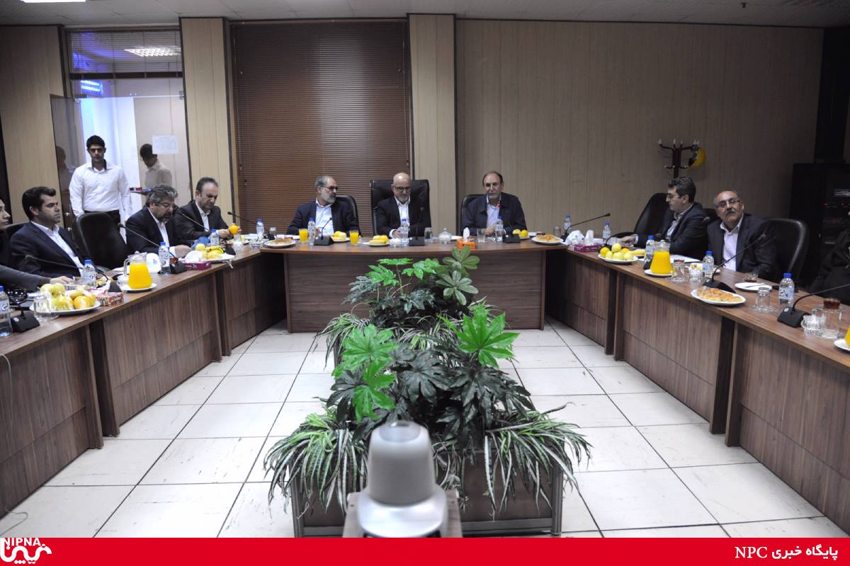 بازدید معاون وزیر و مدیر عامل شرکت ملی صنایع پتروشیمی از تاسیسات صنعت نفت در خارک 27