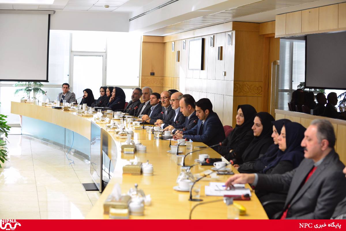 نشست معاون وزیر نفت در امور پتروشیمی با مدیر و کارکنان امور برنامه ریزی  وتوسعه شرکت ملی صنایع پتروشیمی 7