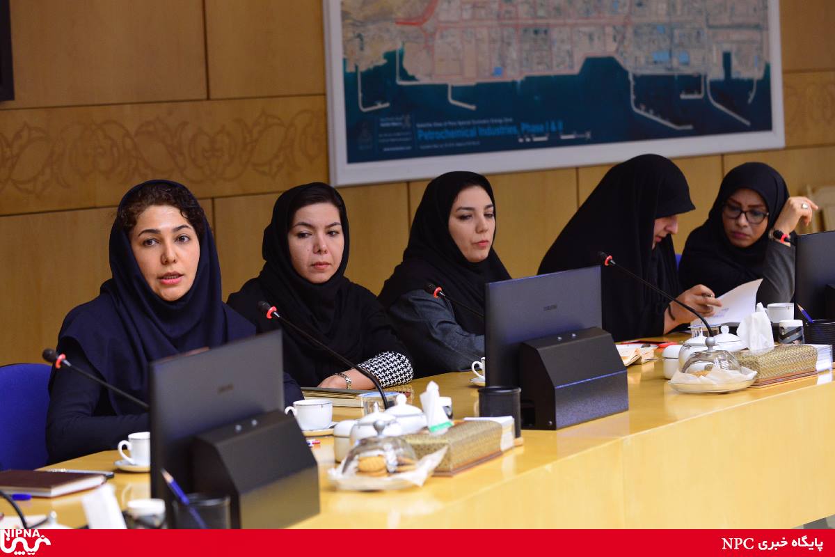 نشست مدیرعامل شرکت ملی صنایع پتروشیمی با رئیس و کارکنان دفتر توسعه صنایع پائین دستی پتروشیمی - 98/9/26 6