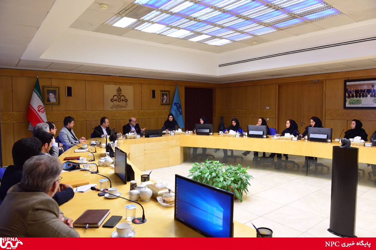 نشست مدیرعامل شرکت ملی صنایع پتروشیمی با رئیس و کارکنان دفتر توسعه صنایع پائین دستی پتروشیمی - 98/9/26 13