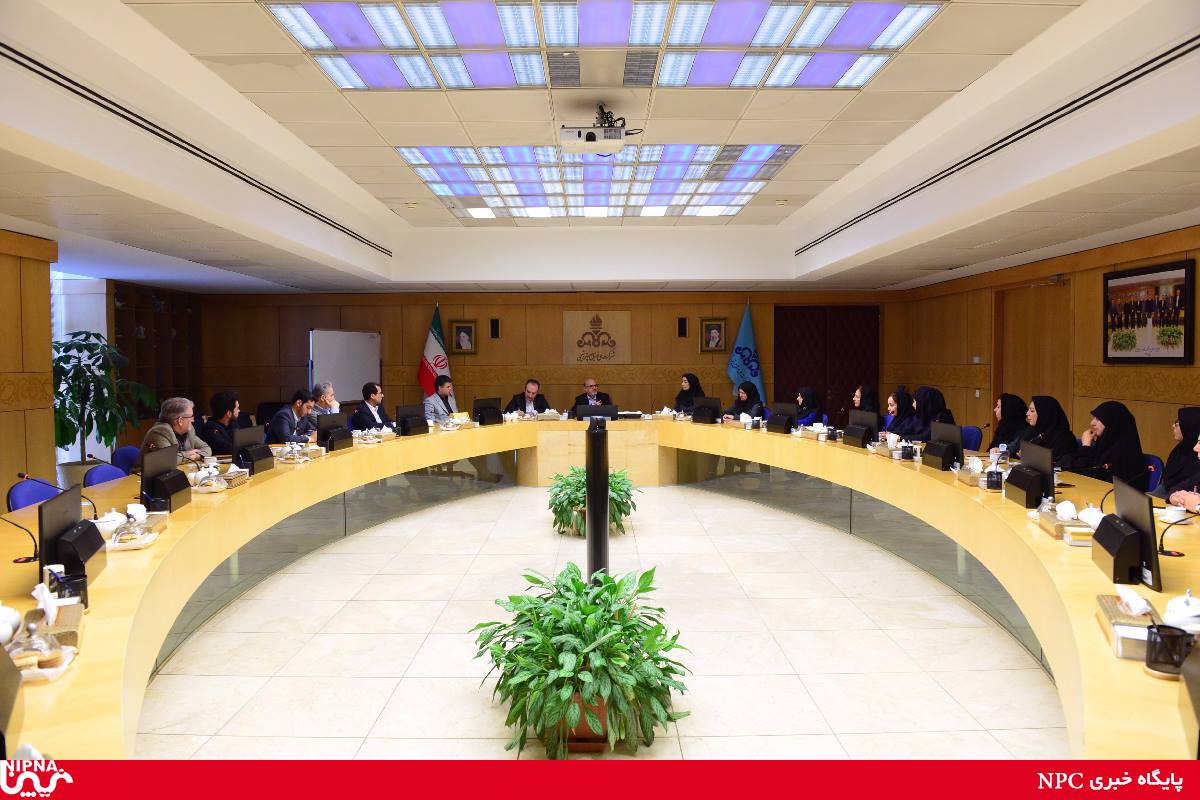 نشست مدیرعامل شرکت ملی صنایع پتروشیمی با رئیس و کارکنان دفتر توسعه صنایع پائین دستی پتروشیمی - 98/9/26 15