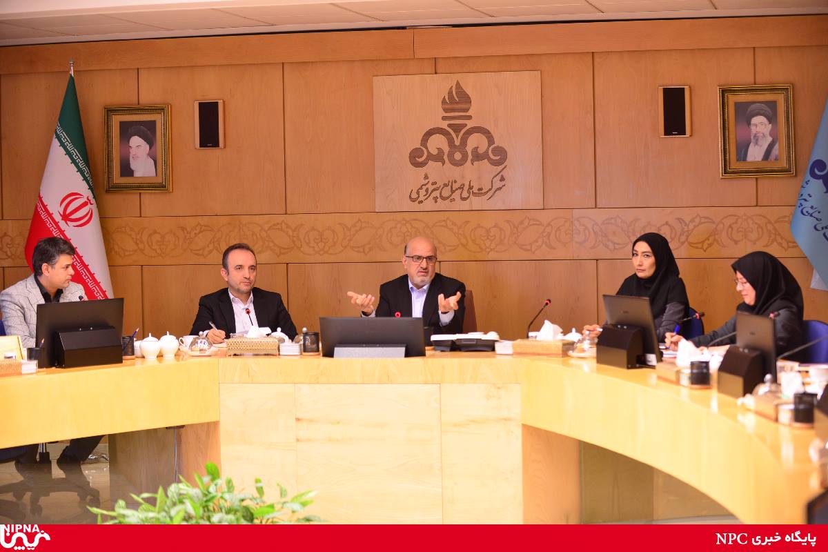 نشست مدیرعامل شرکت ملی صنایع پتروشیمی با رئیس و کارکنان دفتر توسعه صنایع پائین دستی پتروشیمی - 98/9/26 17