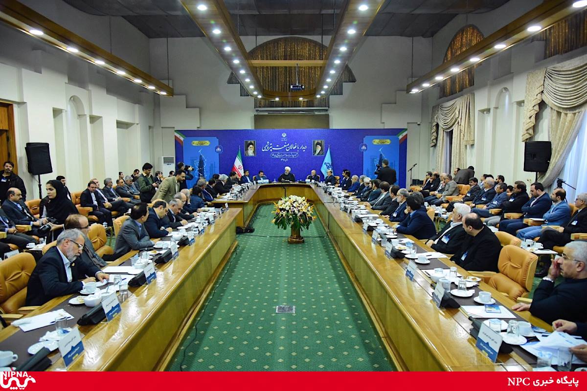 دیدار رئیس جمهوری با فعالان صنعت پتروشیمی همزمان با گرامیداشت روز صنعت پتروشیمی ایران 13