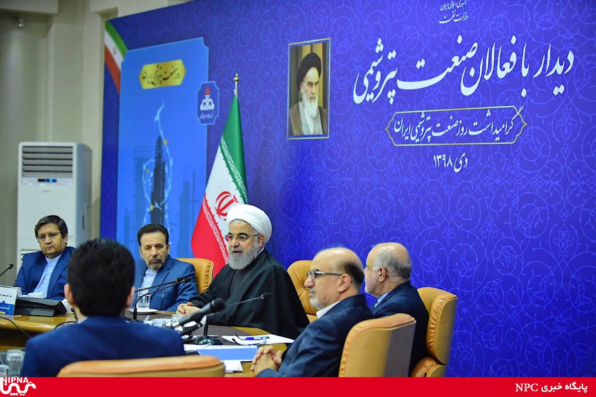 دیدار رئیس جمهوری با فعالان صنعت پتروشیمی همزمان با گرامیداشت روز صنعت پتروشیمی ایران 15
