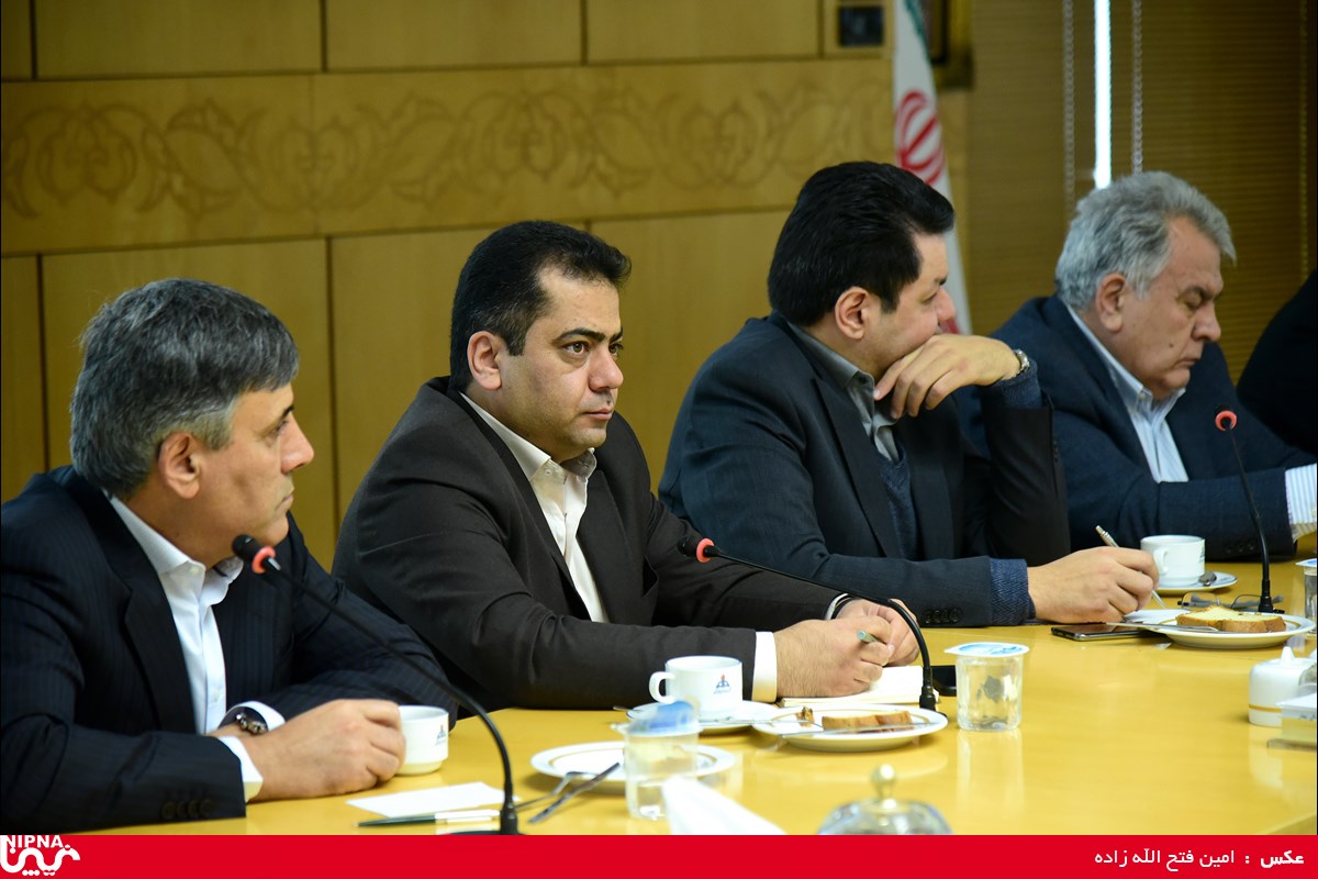 جلسه هم اندیشی روسا و مدیران تشکل های صنایع پایین دستی با مدیر عامل شرکت ملی صنایع پتروشیمی 3