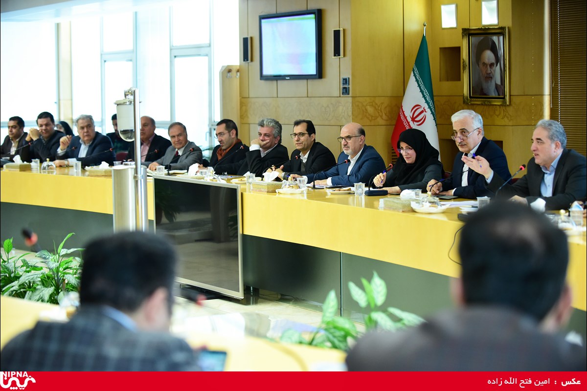 جلسه هم اندیشی روسا و مدیران تشکل های صنایع پایین دستی با مدیر عامل شرکت ملی صنایع پتروشیمی 12