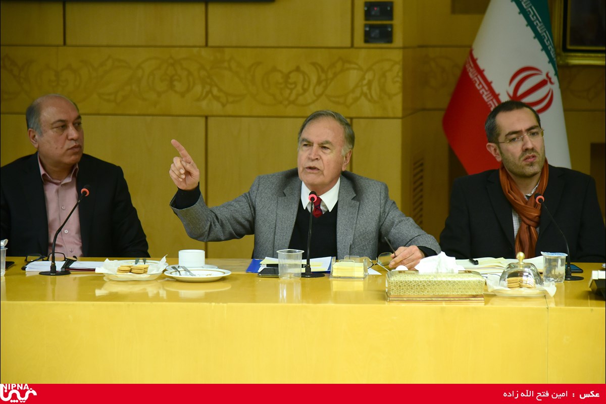 جلسه هم اندیشی روسا و مدیران تشکل های صنایع پایین دستی با مدیر عامل شرکت ملی صنایع پتروشیمی 14