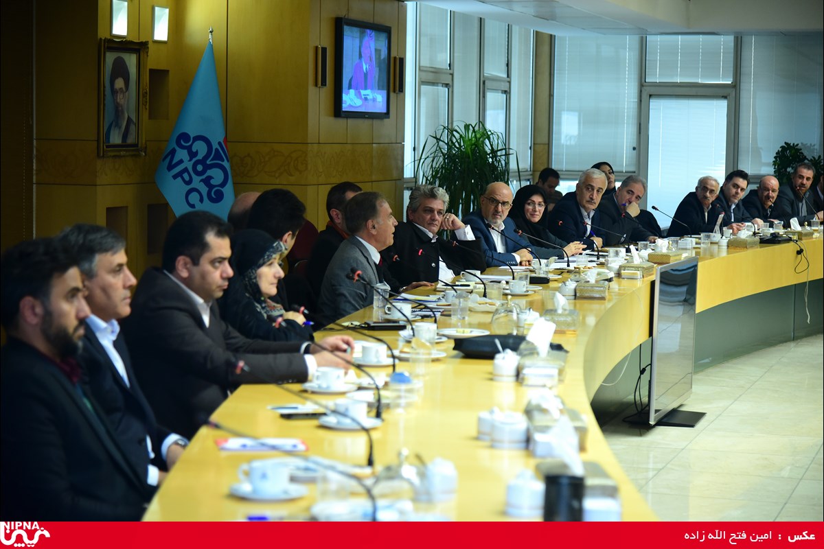 جلسه هم اندیشی روسا و مدیران تشکل های صنایع پایین دستی با مدیر عامل شرکت ملی صنایع پتروشیمی 16