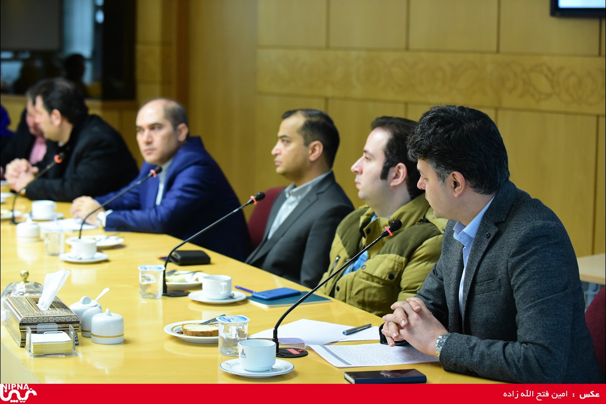 نشست معاون وزیر نفت با مدیران عامل بنگاه های تولیدی فعال درصنایع پایین دستی پتروشیمی  4