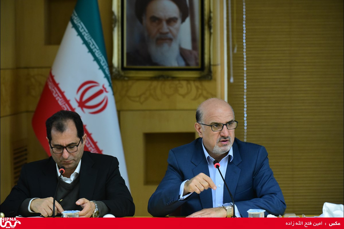 نشست معاون وزیر نفت با مدیران عامل بنگاه های تولیدی فعال درصنایع پایین دستی پتروشیمی  16