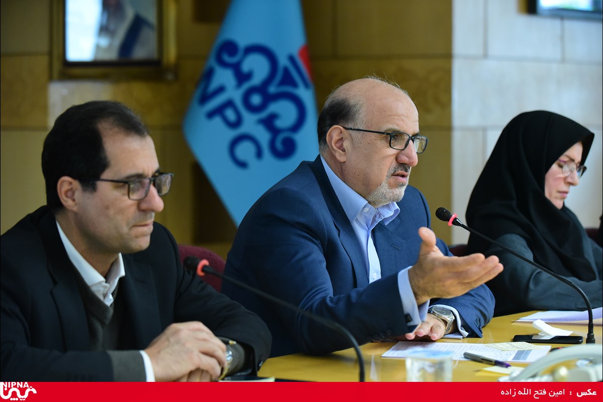 نشست معاون وزیر نفت با مدیران عامل بنگاه های تولیدی فعال درصنایع پایین دستی پتروشیمی  17