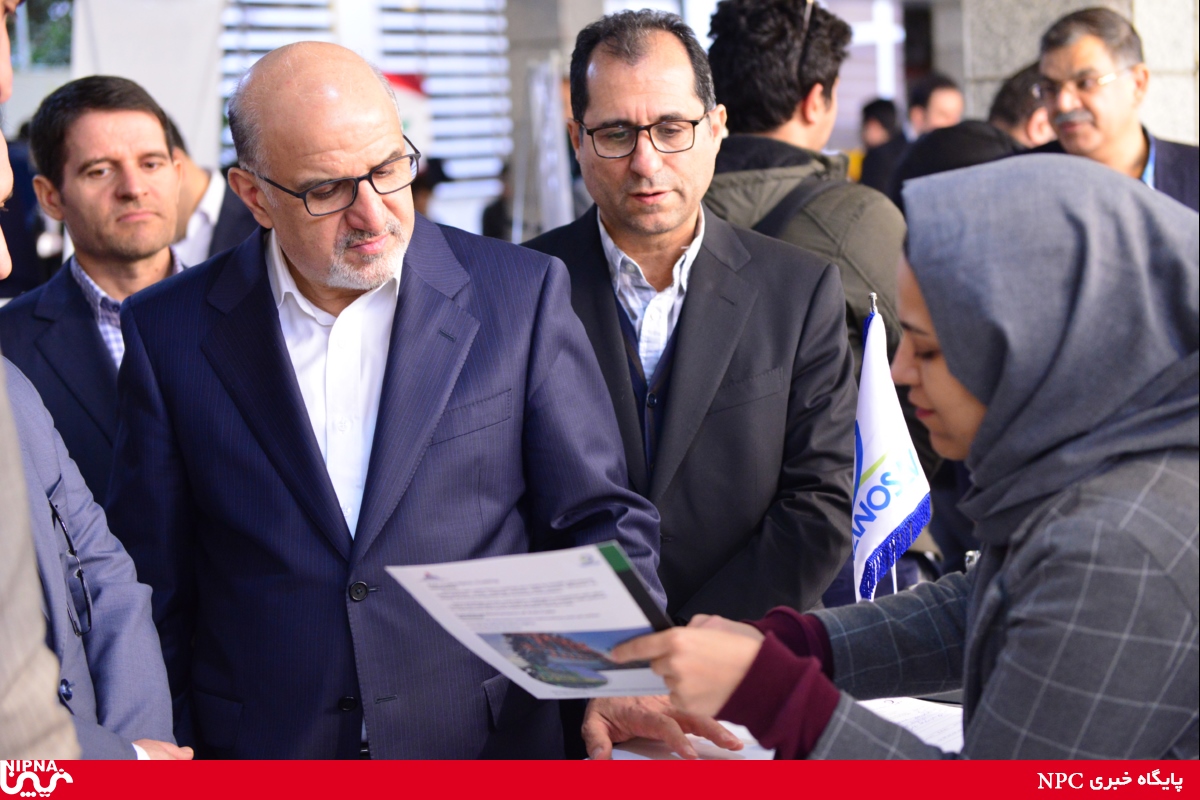 بازدید معاون وزیر نفت ومدیر عامل شرکت ملی صنایع پتروشیمی از نمایشگاه شرکت‌های دانش‌بنیان و استارت‌آپ‌های صنعت نفت 23