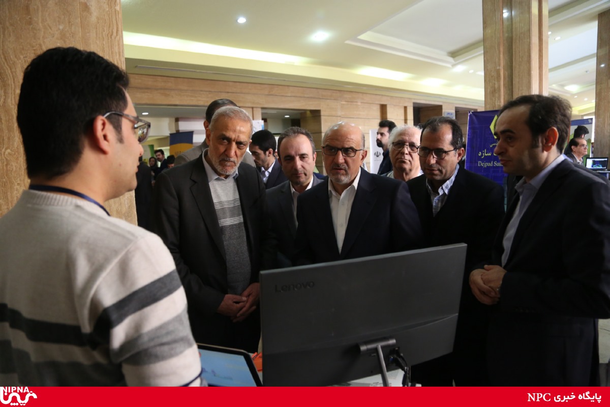 بازدید معاون وزیر نفت ومدیر عامل شرکت ملی صنایع پتروشیمی از نمایشگاه شرکت‌های دانش‌بنیان و استارت‌آپ‌های صنعت نفت 25