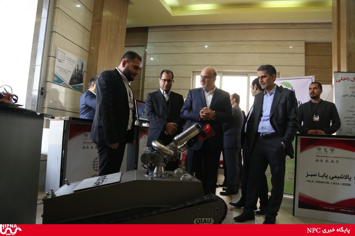 بازدید معاون وزیر نفت ومدیر عامل شرکت ملی صنایع پتروشیمی از نمایشگاه شرکت‌های دانش‌بنیان و استارت‌آپ‌های صنعت نفت 29