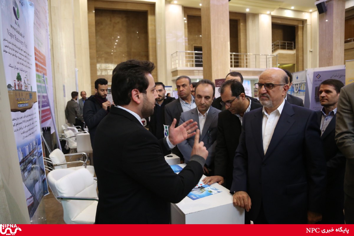 بازدید معاون وزیر نفت ومدیر عامل شرکت ملی صنایع پتروشیمی از نمایشگاه شرکت‌های دانش‌بنیان و استارت‌آپ‌های صنعت نفت 32