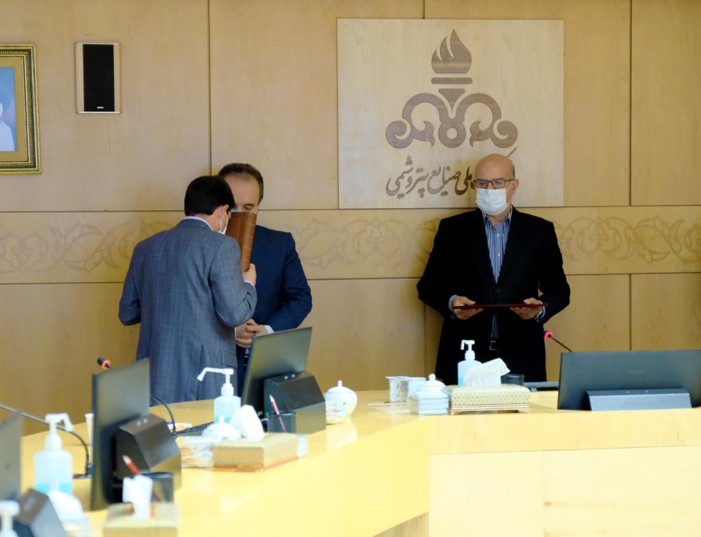 آیین تکریم و معارفه مدیر برنامه ریزی و توسعه شرکت ملی صنایع پتروشیمی  16