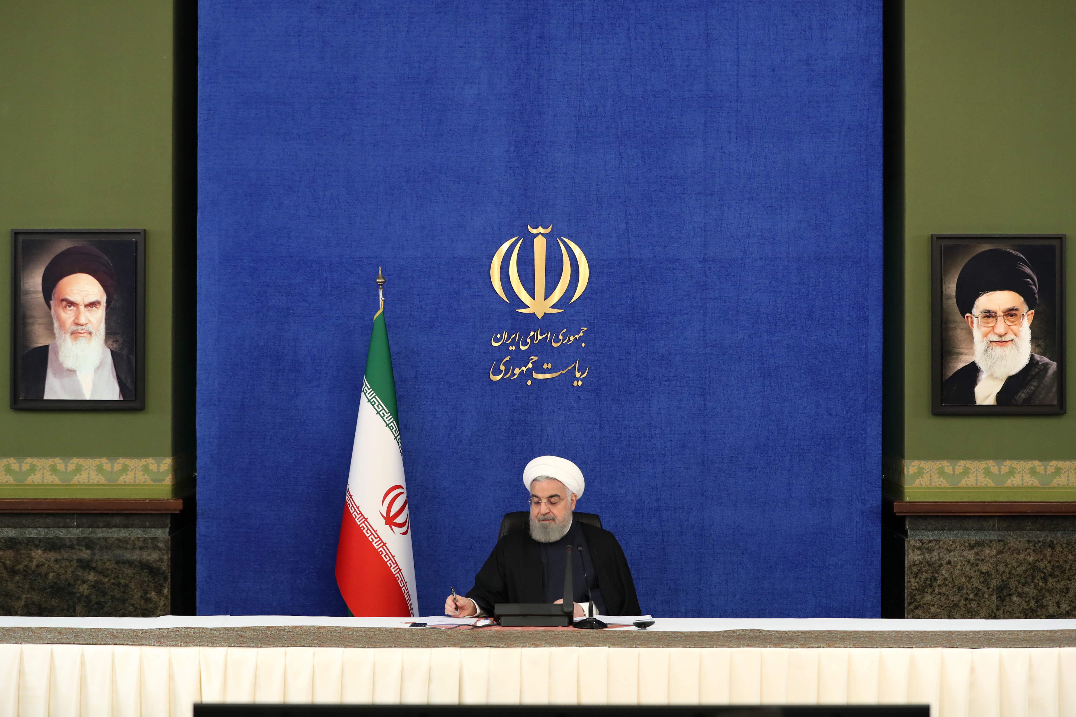 مراسم بهره برداری رسمی پتروشیمی لردگان 17