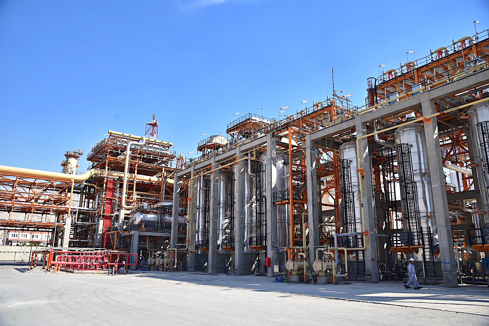 بازدید مهندس محمدی از طرح های جهش دوم و سوم صنعت پتروشیمی 18