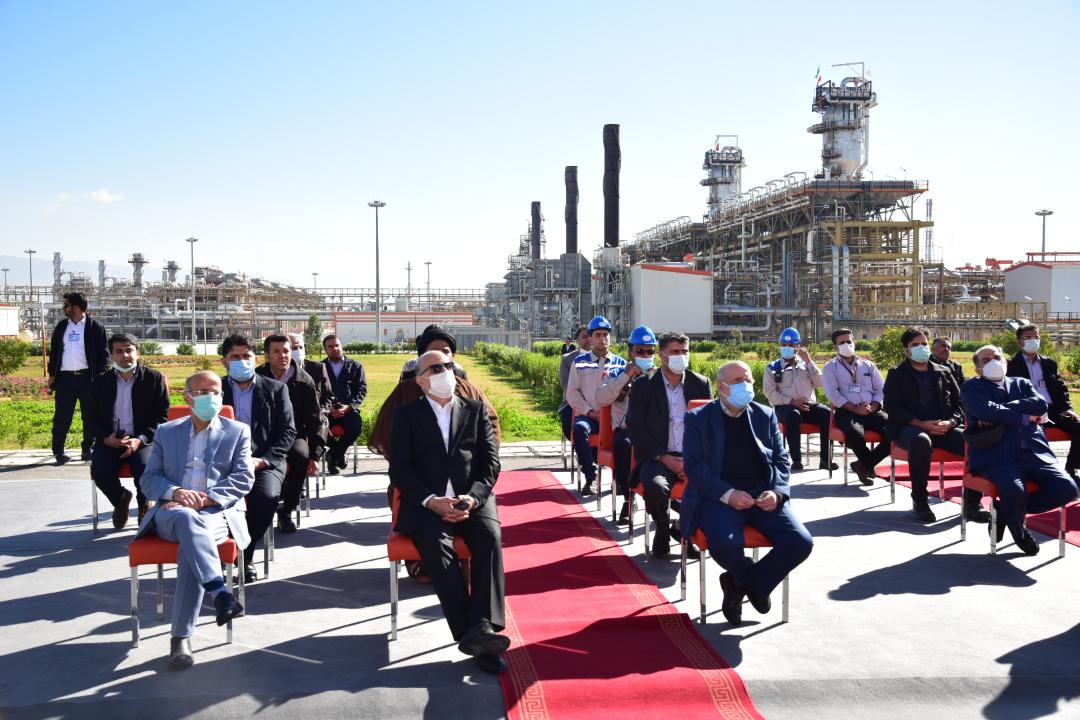 آیین افتتاح پالایشگاه گازی بید بلند خلیج فارس با فرمان رییس جمهوری و با حضور وزیر نفت و معاون وزیر نفت و مدیر عامل شرکت ملی صنایع پتروشیمی  4