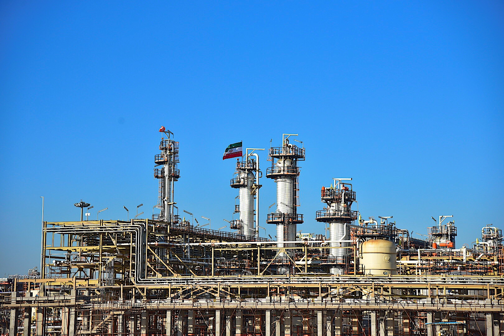 آیین افتتاح پالایشگاه گازی بید بلند خلیج فارس با فرمان رییس جمهوری و با حضور وزیر نفت و معاون وزیر نفت و مدیر عامل شرکت ملی صنایع پتروشیمی  7