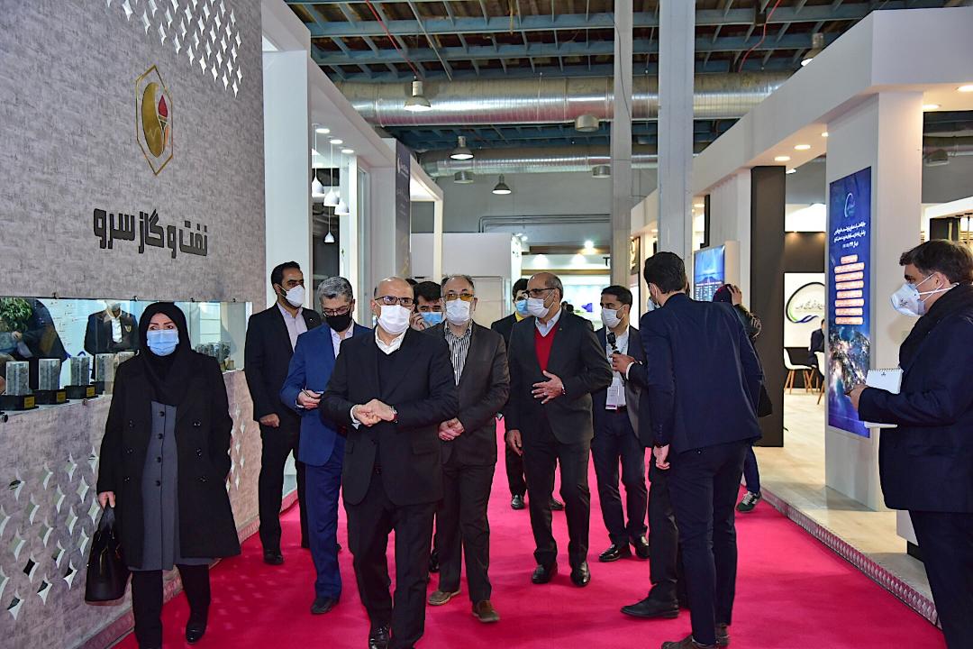 بازدیدبهزاد محمدی معاون وزیر نفت و مدیر عامل شرکت ملی صنایع پتروشیمی از سالن 14 و 15 بیست و پنجمین نمایشگاه بین المللی صنعت نفت 3