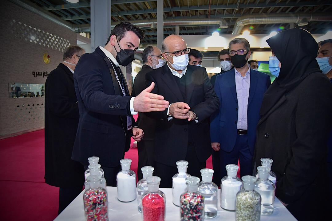 بازدیدبهزاد محمدی معاون وزیر نفت و مدیر عامل شرکت ملی صنایع پتروشیمی از سالن 14 و 15 بیست و پنجمین نمایشگاه بین المللی صنعت نفت 2