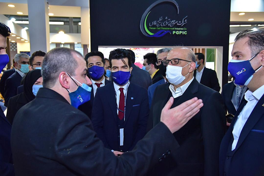 بازدیدبهزاد محمدی معاون وزیر نفت و مدیر عامل شرکت ملی صنایع پتروشیمی از سالن 14 و 15 بیست و پنجمین نمایشگاه بین المللی صنعت نفت 5
