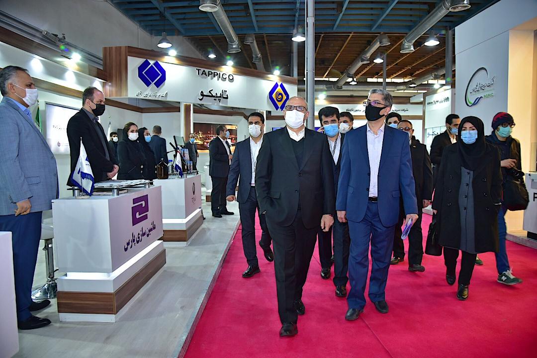 بازدیدبهزاد محمدی معاون وزیر نفت و مدیر عامل شرکت ملی صنایع پتروشیمی از سالن 14 و 15 بیست و پنجمین نمایشگاه بین المللی صنعت نفت 6
