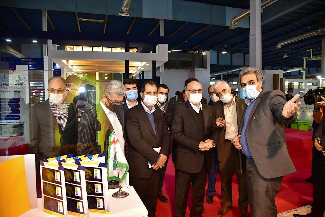 بازدید بهزاد محمدی معاون وزیر نفت و مدیر عامل شرکت ملی صنایع پتروشیمی امروز (شنبه، چهارم بهمن‌ماه) از غرفه شرکت‌های دانش‌بنیان و استارت‌آپ حاضر در سالن‌های ۱۰ و ۱۱  بیست‌وپنجمین نمایشگاه صنعت نفت 2