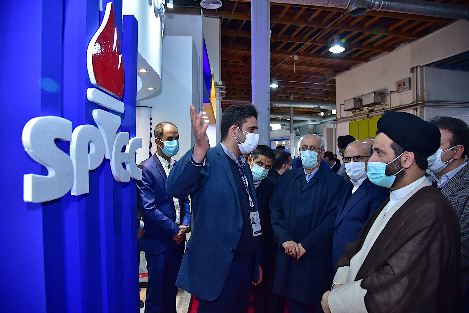 بازدید اعضای کمیسیون صنایع ومعادن مجلس شورای اسلامی از غرفه شرکت ملی صنایع پتروشیمی وسالن 14 و15 بیست وپنجمین نمایشگاه نفت 1