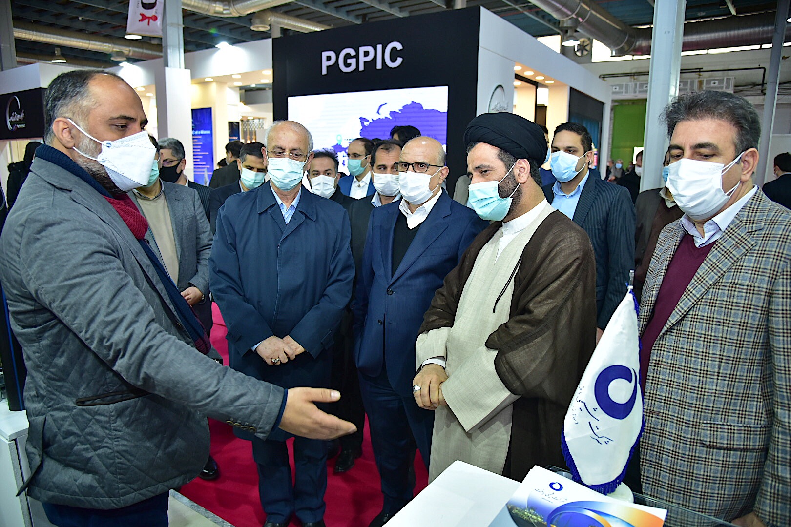 بازدید اعضای کمیسیون صنایع ومعادن مجلس شورای اسلامی از غرفه شرکت ملی صنایع پتروشیمی وسالن 14 و15 بیست وپنجمین نمایشگاه نفت 7