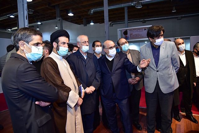 بازدید اعضای کمیسیون صنایع ومعادن مجلس شورای اسلامی از غرفه شرکت ملی صنایع پتروشیمی وسالن 14 و15 بیست وپنجمین نمایشگاه نفت