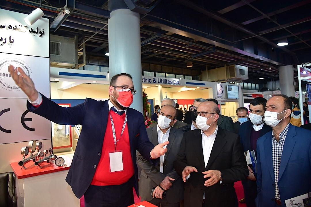 بازدید معاون وزیر نفت و مدیرعامل شرکت ملی صنایع پتروشیمی در آخرین روز از نمایشگاه صنعت نفت از سالن های 8و9 و  (1)31 3