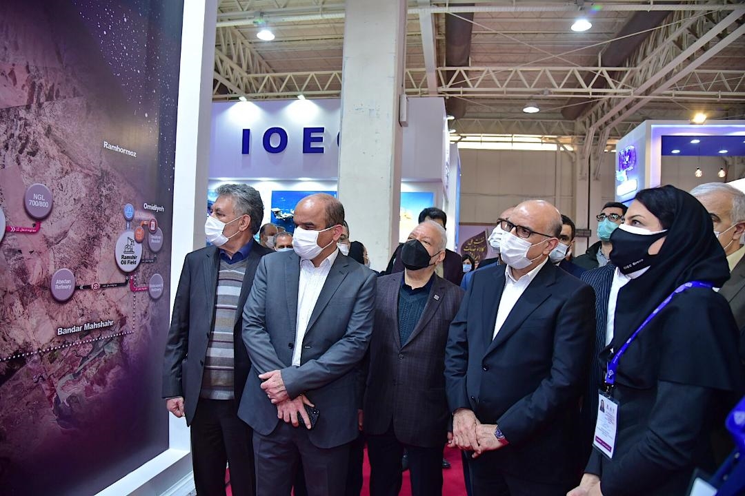 بازدید معاون وزیر نفت و مدیرعامل شرکت ملی صنایع پتروشیمی در آخرین روز از نمایشگاه صنعت نفت از سالن های 8و9 و  (1)31 4