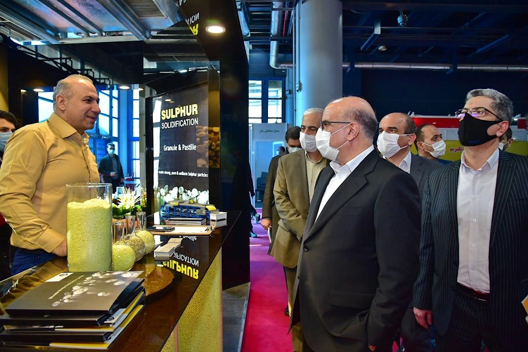 بازدید معاون وزیر نفت و مدیرعامل شرکت ملی صنایع پتروشیمی در آخرین روز از نمایشگاه صنعت نفت از سالن های 8و9 و  (1)31 10