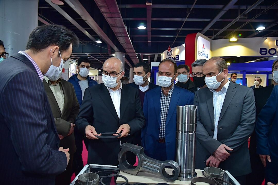 بازدید معاون وزیر نفت و مدیرعامل شرکت ملی صنایع پتروشیمی در آخرین روز از نمایشگاه صنعت نفت از سالن های 8و9 و  (1)31 11