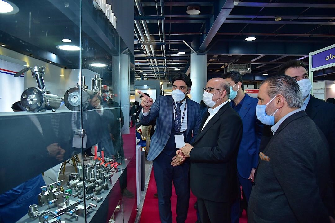 بازدید معاون وزیر نفت و مدیرعامل شرکت ملی صنایع پتروشیمی در آخرین روز بیست و پنجمین نمایشگاه صنعت نفت از سالنهای 8و9 و 31 1