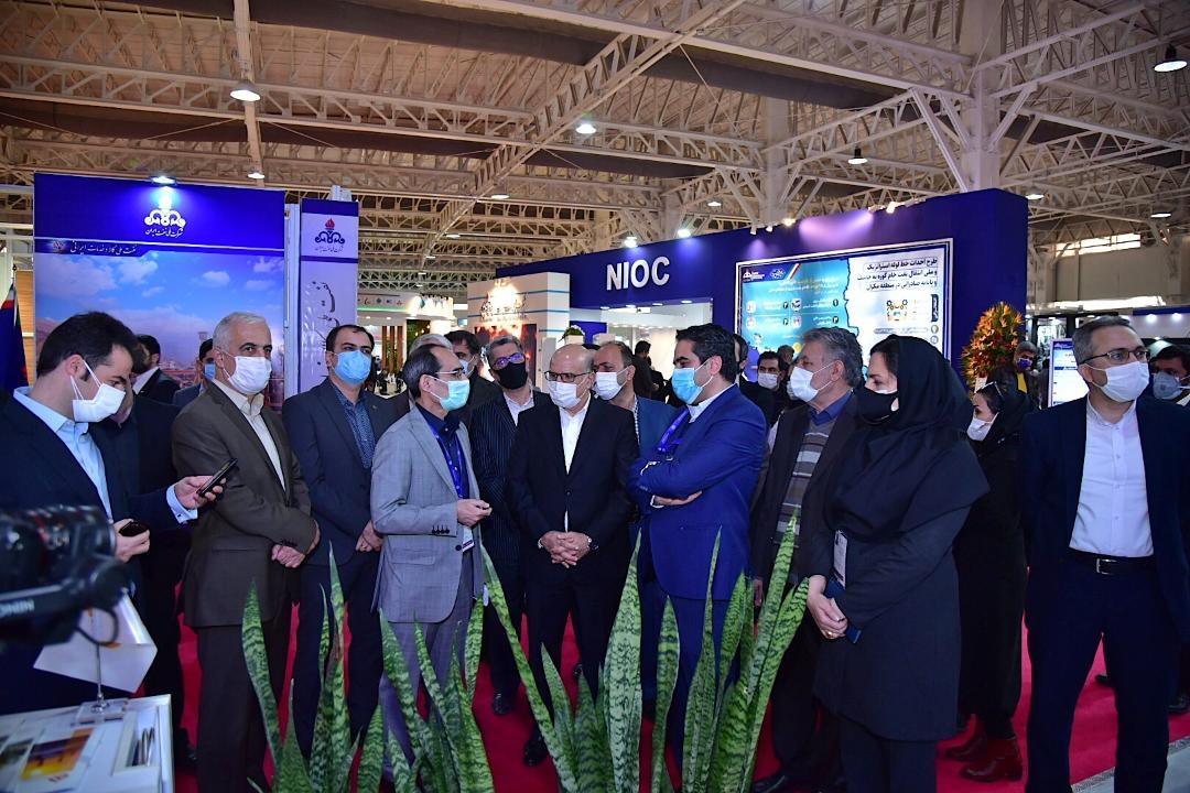 بازدید معاون وزیر نفت و مدیرعامل شرکت ملی صنایع پتروشیمی در آخرین روز بیست و پنجمین نمایشگاه صنعت نفت از سالنهای 8و9 و 31 4