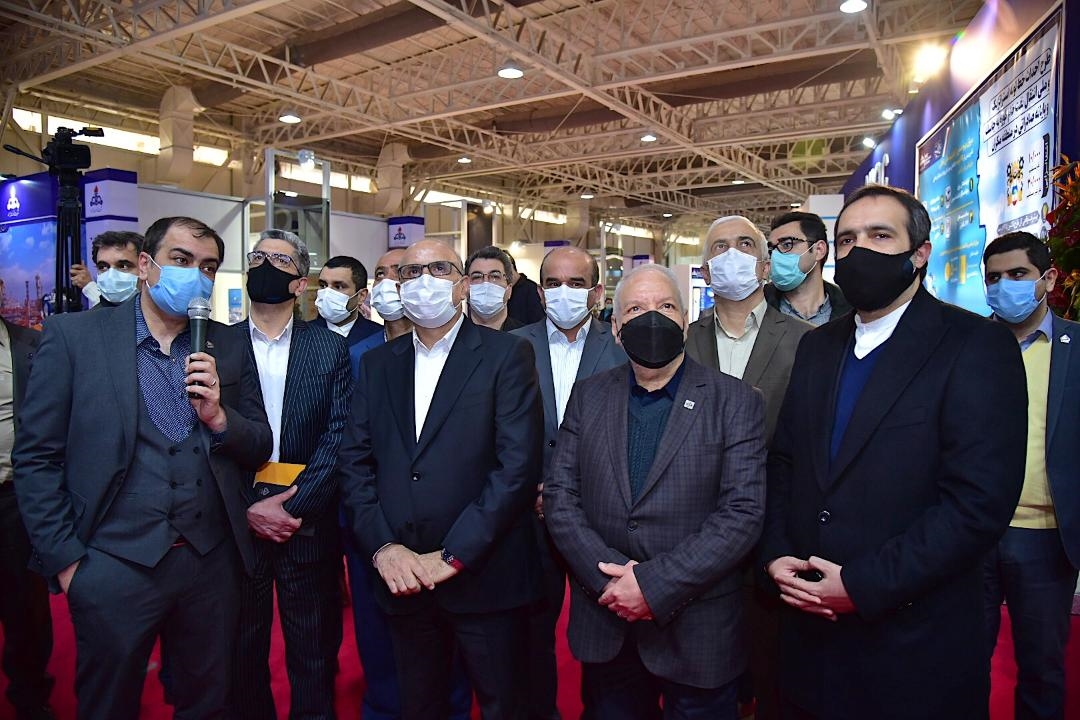 بازدید معاون وزیر نفت و مدیرعامل شرکت ملی صنایع پتروشیمی در آخرین روز بیست و پنجمین نمایشگاه صنعت نفت از سالنهای 8و9 و 31 5