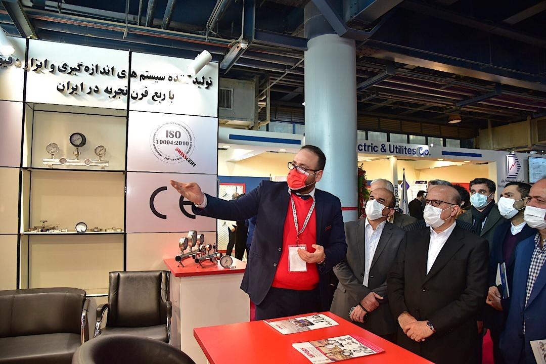 معاون وزیر نفت و مدیر عامل شرکت ملی صنایع پتروشیمی در روز پایانی بیست‌وپنجمین نمایشگاه نفت، گاز، پالایش و پتروشیمی