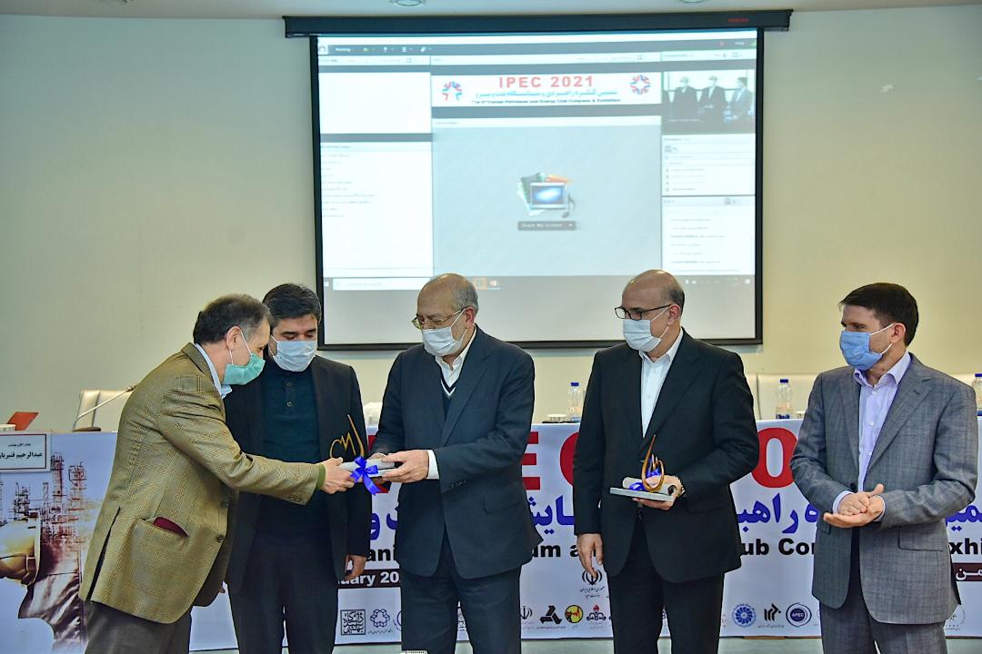 ششمین کنگره راهبردی و نمایشگاه نفت و نیرو (پنل تخصصی مازاد تولید متانول و آثار قیمتی وتکمیل زنجیره ارزش)  2